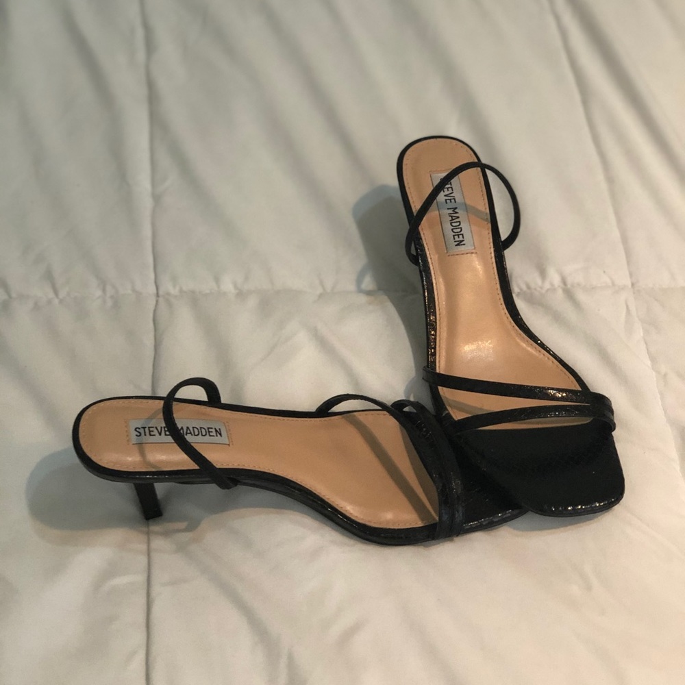 STEVE MADDEN BLACK SANDALS